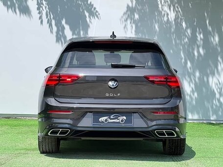 2022 Volkswagen Golf VIII, чёрный, 1850000 рублей, вид 4