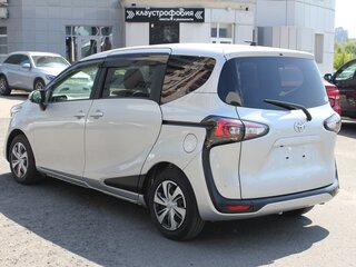 2019 Toyota Sienta II Рестайлинг, серебристый, 1995000 рублей, вид 4