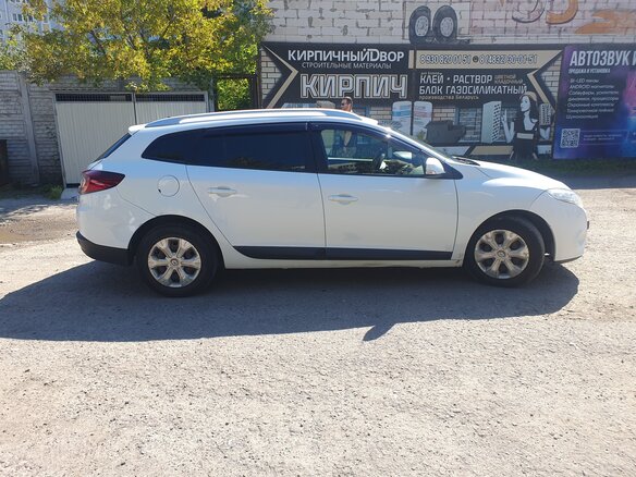 2010 Renault Megane III, белый, 600000 рублей - вид 3