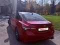 2021 Toyota Camry VIII (XV70) Рестайлинг, красный, 3550000 рублей - вид 4