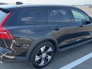 2019 Volvo V60 Cross Country II, чёрный, 2300000 рублей, вид 2