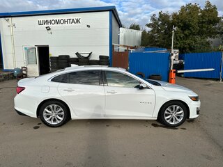 2018 Chevrolet Malibu IX Рестайлинг, белый, 1180000 рублей, вид 4