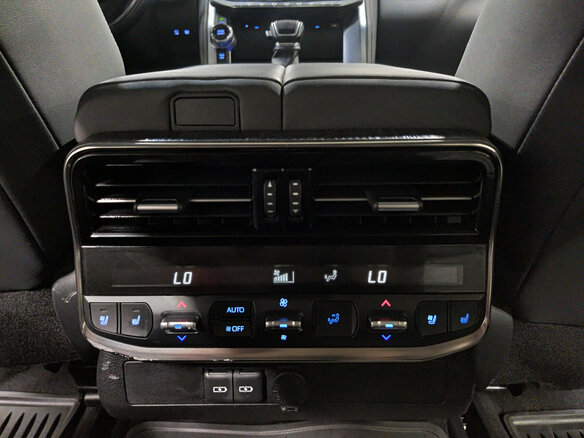 2021 Toyota Land Cruiser 300 Series, чёрный, 7280000 рублей - вид 25
