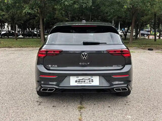 2022 Volkswagen Golf VIII, чёрный, 1710000 рублей, вид 4