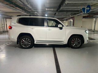 2021 Toyota Land Cruiser 300 Series, белый, 10550000 рублей, вид 3