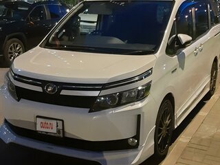 2014 Toyota Voxy III (R80), белый, 1980000 рублей, вид 3