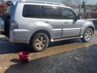 2011 Mitsubishi Pajero IV, серебристый, 1520000 рублей, вид 3