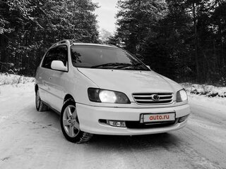 2001 Toyota Ipsum I (M10), белый, 820000 рублей, вид 4