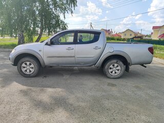2014 Mitsubishi L200 IV Рестайлинг, серебристый, 850000 рублей, вид 5