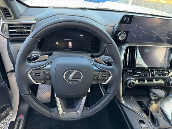 2025 Lexus LX 500d IV, белый, 17500000 рублей - вид 4