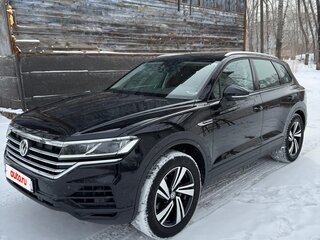 2019 Volkswagen Touareg III, чёрный, 5800000 рублей, вид 2