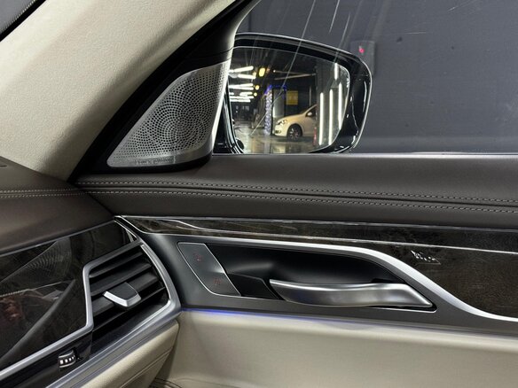 2015 BMW 7 серии Long 750Li xDrive VI (G11/G12), коричневый, 3800000 рублей - вид 10