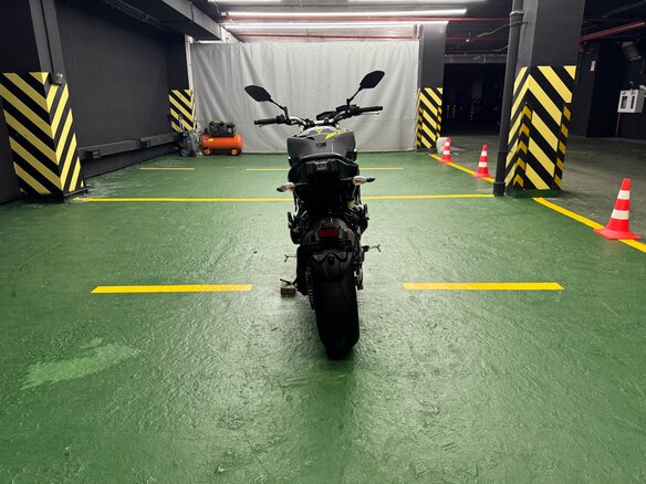2018 Yamaha MT-09 (FZ-09), серый, 875000 рублей - вид 8