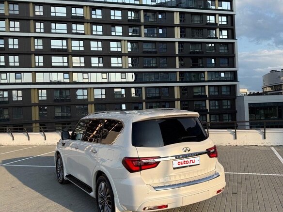 2021 Infiniti QX80 I Рестайлинг 3, белый, 6500000 рублей - вид 8