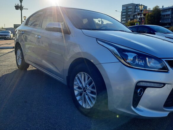 2017 Kia Rio IV, серебристый, 1195000 рублей - вид 4