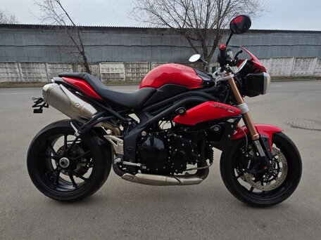 2011 Triumph Speed Triple, красный, 599000 рублей, вид 4