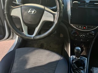 2014 Hyundai Solaris I Рестайлинг, серебристый, 550000 рублей, вид 5