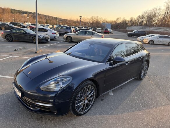 2019 Porsche Panamera 4 Sport Turismo II, синий, 7100000 рублей - вид 1