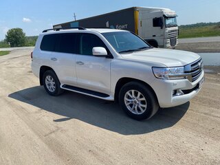 2019 Toyota Land Cruiser 200 Series Рестайлинг 2, белый, 6800000 рублей, вид 3