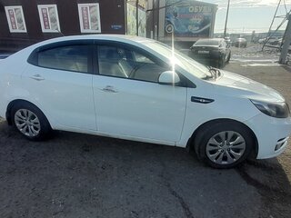 2017 Kia Rio III Рестайлинг, белый, 955000 рублей, вид 5