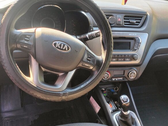2013 Kia Rio 5-speed III, красный, 1000000 рублей - вид 5