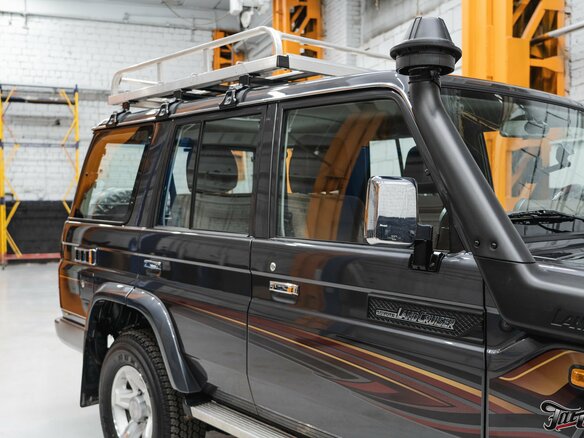 2019 Toyota Land Cruiser 76 70 Series Рестайлинг 1, серый - вид 9
