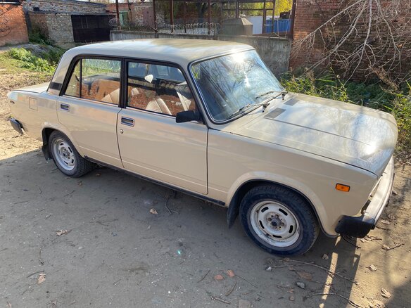 1990 Lada (ВАЗ) 2105, бежевый - вид 3