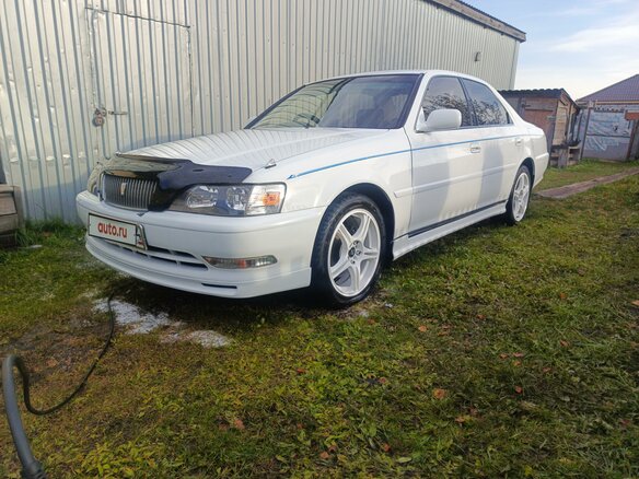 1997 Toyota Cresta V (X100), белый, 700000 рублей