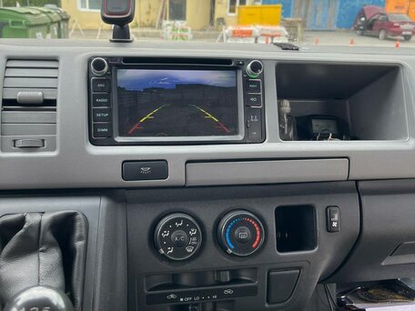 2010 Toyota HiAce, серебристый, 2490000 рублей, вид 5