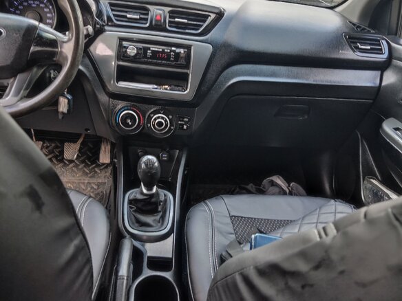 2013 Kia Rio III, жёлтый, 490000 рублей - вид 9
