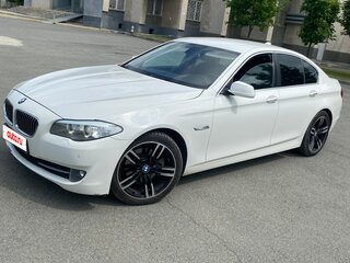 2013 BMW 5 серии 520i VI (F10/F11/F07), белый, 1730000 рублей, вид 2
