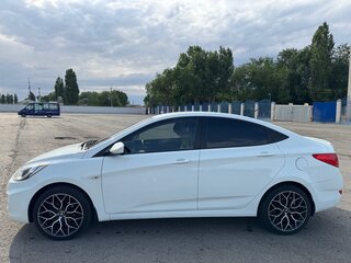 2012 Hyundai Solaris I, белый, 750000 рублей, вид 3