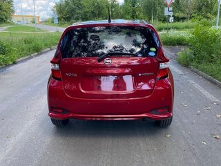 2018 Nissan Note e-Power II Рестайлинг, красный, 1620000 рублей, вид 2