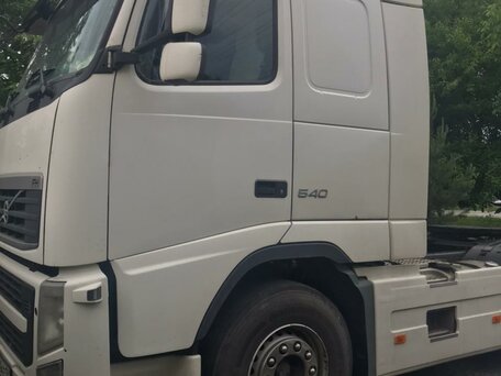 2011 Volvo FH, белый, 10000000 рублей, вид 5