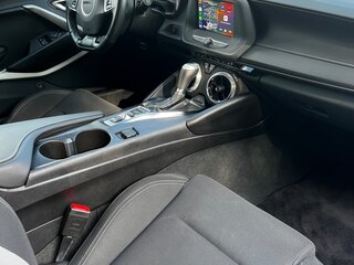 2022 Chevrolet Camaro 10-speed VI Рестайлинг, белый, 2800000 рублей, вид 4