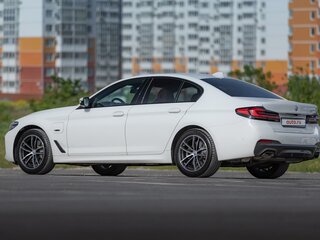 2022 BMW 5 серии 530e VII (G30/G31/G38) Рестайлинг, белый, 6300000 рублей, вид 3