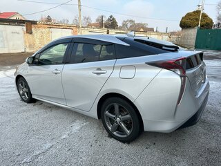 2016 Toyota Prius IV (XW50), серебристый, 1650000 рублей, вид 4