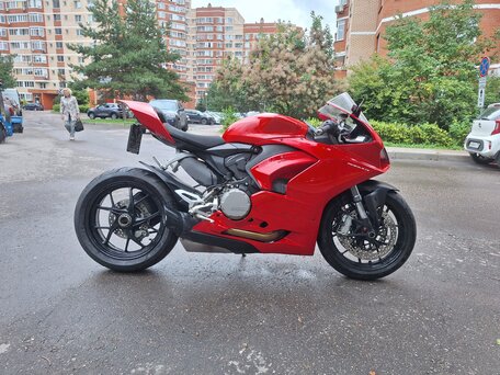 2020 Ducati Panigale V2, красный, 1250000 рублей, вид 3