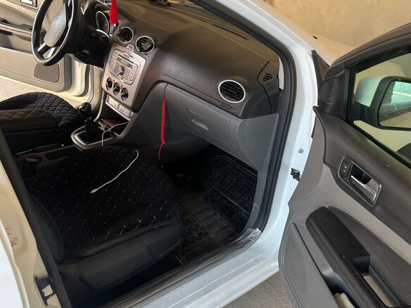 2008 Ford Focus II Рестайлинг, белый, 460000 рублей - вид 5