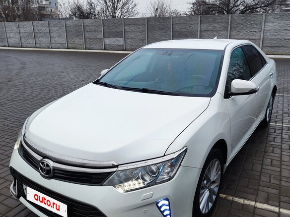 2015 Toyota Camry VII (XV50) Рестайлинг, белый, 2200000 рублей - вид 3