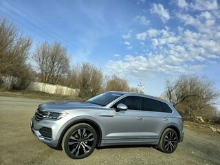 2020 Volkswagen Touareg III, серый, 4850000 рублей, вид 4