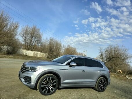 2020 Volkswagen Touareg III, серый, 4840000 рублей, вид 4