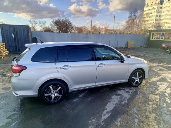 2016 Toyota Corolla Fielder XI (E160, E170, E180), серый, 1050000 рублей - вид 1
