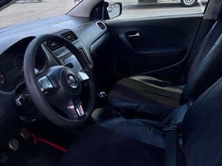 2013 Volkswagen Polo V, чёрный, 390000 рублей, вид 5