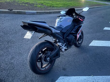 2007 Yamaha YZF-R1, серый, 780000 рублей, вид 3