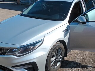 2019 Kia Optima IV Рестайлинг, серебристый, 1650000 рублей, вид 1