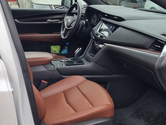 2020 Cadillac XT5 I Рестайлинг, белый, 4500000 рублей - вид 4