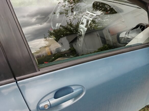 2008 Toyota Yaris Multimode II, серый, 610000 рублей - вид 11