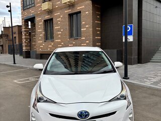 2016 Toyota Prius IV (XW50), белый, 1599999 рублей, вид 2