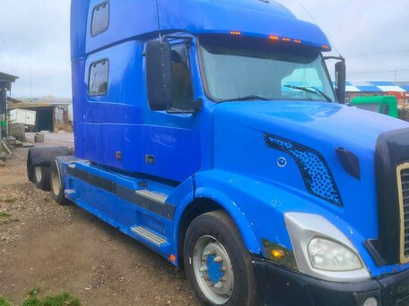 2004 Volvo VNL, синий, 3500000 рублей, вид 1